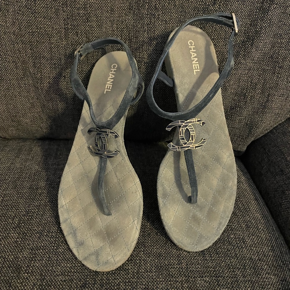 Blue suede Chanel thong sandals- good condition! - Picture 3 of 6